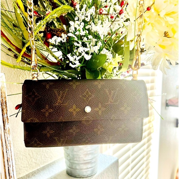 Louis Vuitton Handbags - Louis Vuitton, Monogram Trifold Wallet converted to cross body
code MB0020